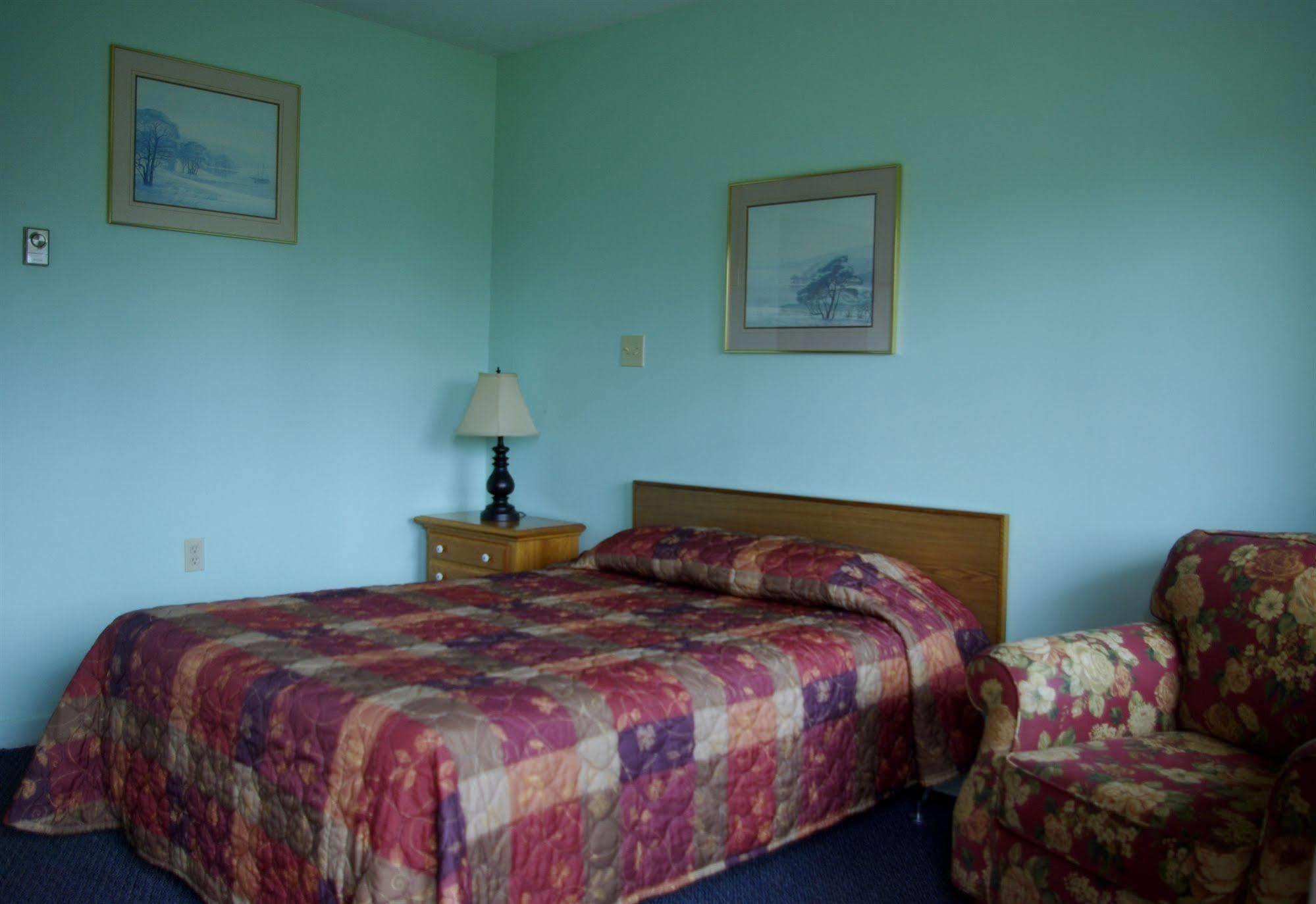 Tidal Bore Inn Truro Exterior foto